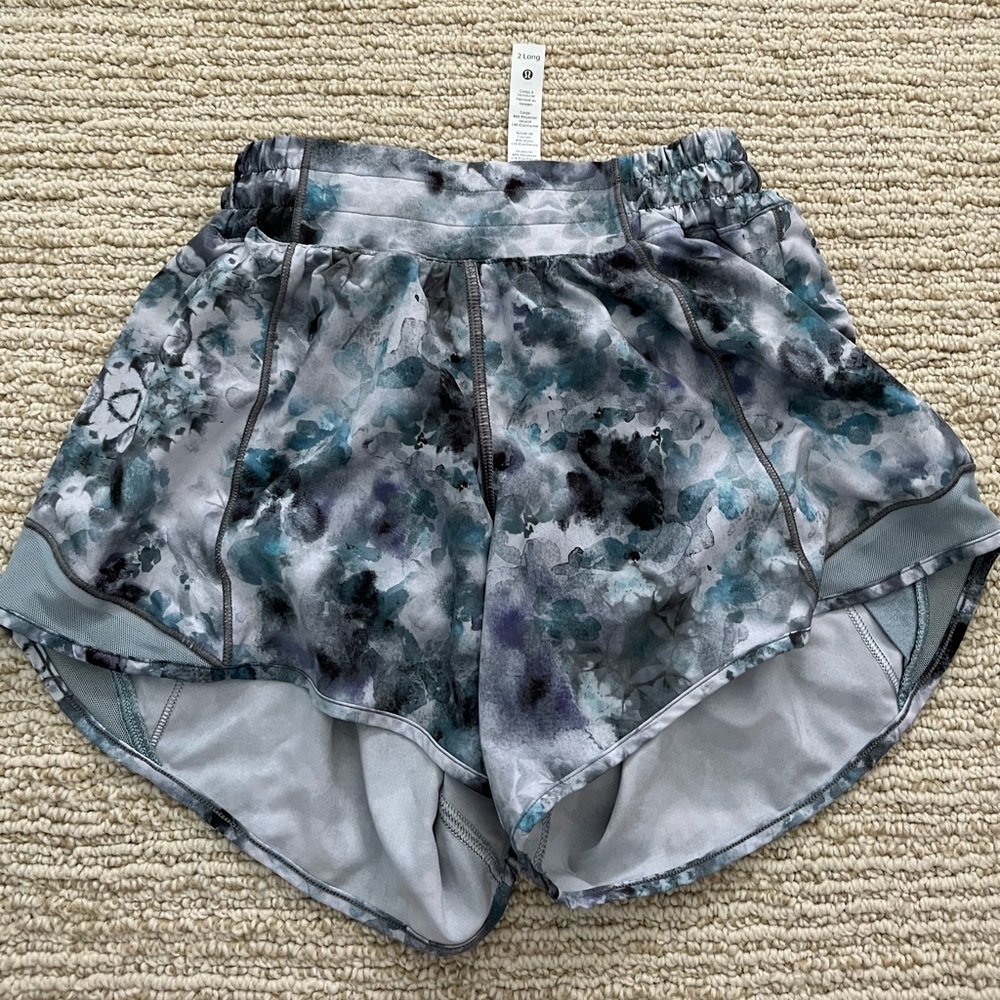 lululemon 4” hotty hot shorts